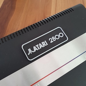 Atari 2800 カートリッジ スロット ダスト カバー - ブラックとシルバー
