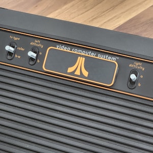 Atari 2600 Heavy/Light Sixer Cartridge Slot Dust Cover - Logo only - Orange