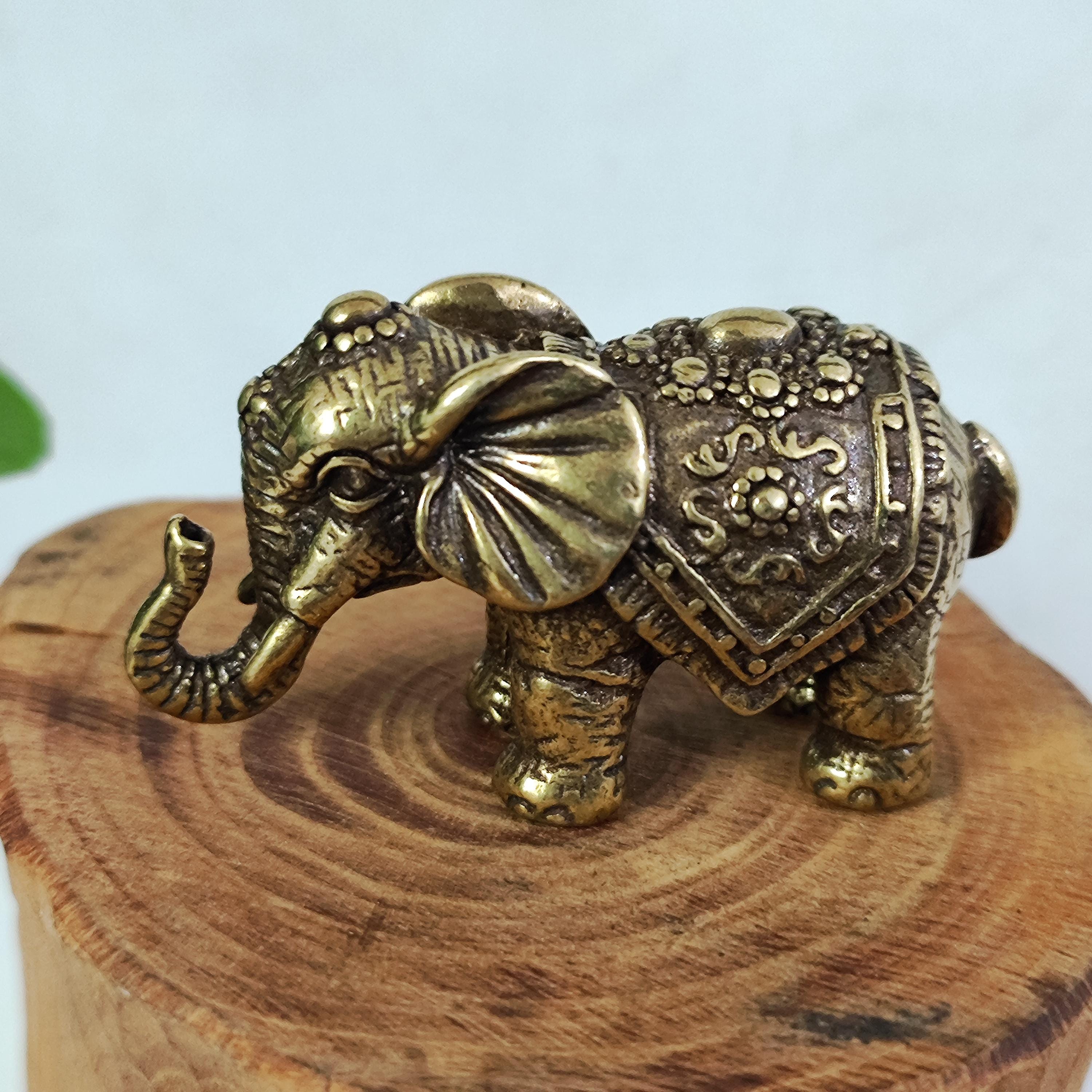 Het Standbeeld Van De Olifant Stock Afbeelding - Image of mythisch