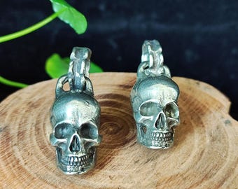 2Pc Skull Heads pendant Miniature Figurines Skeleton Garden Ornament Halloween Decor Ghost Party Thanksgiving Zombie Vintage Loot Props Punk