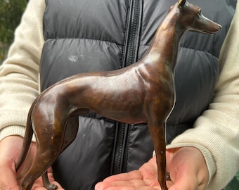 ブロンズ製グレイハウンドの置物：高級犬彫刻、アート装飾 - Etsy 日本