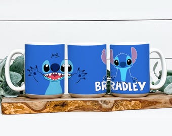 パーソナライズされたかわいいスティッチセラミックマグ、名前入りかわいい漫画コーヒーカップ、青いエイリアンドッグ11オンス15オンスマグ