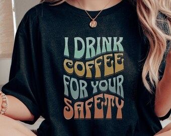 Simpatica e divertente maglietta a tema caffè, maglietta da donna per amanti del caffè, regalo grafico con frase divertente per gli appassionati di caffè