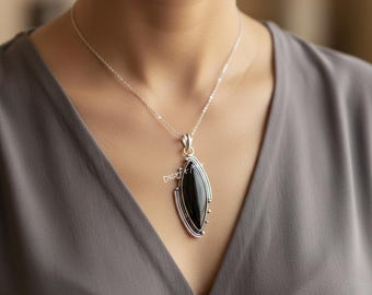 Collier Argent Sterling Avec Pendentif Pierre Noire Et Marquises XIXème - Occasion