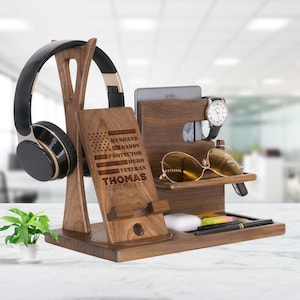 Veteran Gift for Soldiers, Husband Daddy Protector Hero Veteran. Personalized Wood Headphone Holder on Military Appreciation, Veteran Day