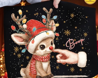 PNG de bebé reno navideño retro, PNG de Papá Noel y reno vintage, divertido diseño navideño de Boop, camiseta navideña moderna con dibujos animados para sublimación
