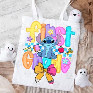 Blå Alien tillbaka till skolan PNG-paket, preppy förskoleklass till 4:e klass, tecknad första skoldagens design, tecknad pastellrosett PNG, söt skola PNG bild 5