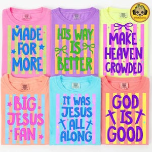 Puede incluir: Una colecci&oacute;n de camisetas coloridas con mensajes inspiradores. Las camisetas son de varios colores pastel, cada una con una frase diferente en texto audaz y colorido. Las frases incluyen "Made for More", "His Way is Better" y "Make Heaven Crowded".