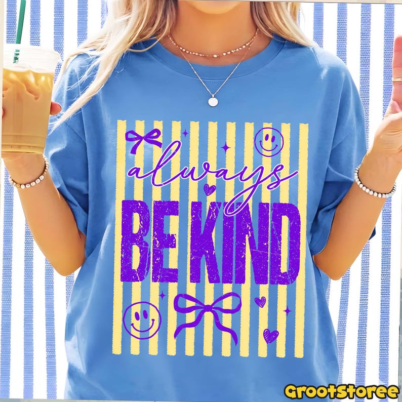 K&ouml;nnte beinhalten: Ein Set aus drei Keramikbechern mit gesprenkelter, matter Oberfl&auml;che. Die Becher sind in Creme-, Hellgrau- und Dunkelgraut&ouml;nen gehalten. Jeder Becher hat ein schlichtes, minimalistisches Design.