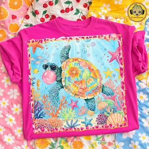 Puede incluir: Un juego de tres tazas de cerámica con un acabado moteado y mate. Las tazas son en tonos crema, gris claro y gris oscuro. Cada taza tiene un diseño simple y minimalista, ideal para café o té.