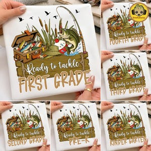 Peut inclure: Un article en tissu blanc avec un motif sur le thème de la pêche comprenant une boîte à pêche, une canne, un bar sautant et des roseaux. Le texte indique Ready to tackle suivi de divers niveaux scolaires comme First Grade, Second Grade, Third Grade, Fourth Grade, Pre-K et Kindergarten.