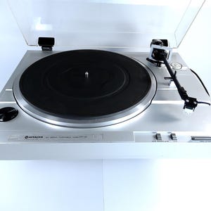 Hitachi turntable HT 21 / Year 1982
