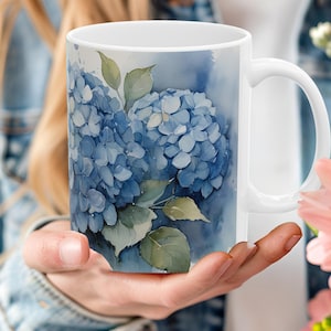 Custom Blue Hydrangea Flower Art Ceramic Coffee Mug, Watercolor Blue Flower Print Name Mug,  Personalize Brush Artwork Blue Floral Tea Cup
