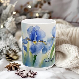 Aangepaste keramische mok irisbloem, blauwe bloemenprint naammok, personaliseer aquarel iris koffiekopje, cadeau voor haar, moeder, verjaardag, bestie