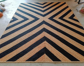 Alfombra de yute negra tejida a mano, con bordes festoneados, estilo boho moderno.
