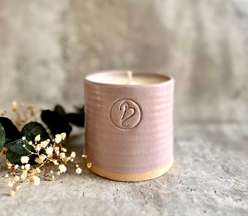 Cornish Black Pomegranate Soy wax candle. Hand poured into ceramic pots using cotton Wicks and the purest essential oils. Vegan friendly. image 3