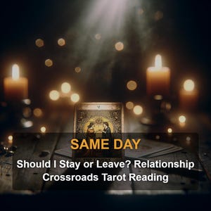 Può includere: Annuncio di lettura di tarocchi con un'estetica mistica. L'immagine presenta una carta dei tarocchi con un'illustrazione di due figure, candele e il testo "SAME DAY" e "Should I Stay or Leave? Relationship Crossroads Tarot Reading."