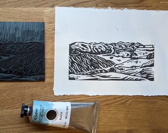 Linograbado original La impresión en relieve del paisaje costero, negro sobre papel natural, arte mural de la naturaleza.