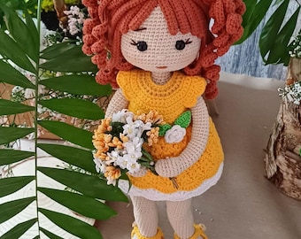 Häkelanleitung für die Matilda-Puppe mit senffarbenem Kleid, Haargummi und Schuhen, Amigurumi-Puppe zum Anziehen (PDF), Häkelanleitung für eine 40 cm große Puppe