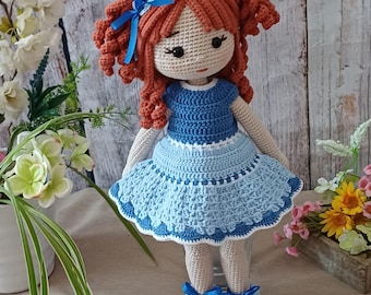 Häkelanleitung für die Matilda-Puppe mit blauem Kleid, Haarband und Schuhen, Amigurumi-Puppe zum Anziehen (PDF), Häkelanleitung für eine 40 cm große Puppe
