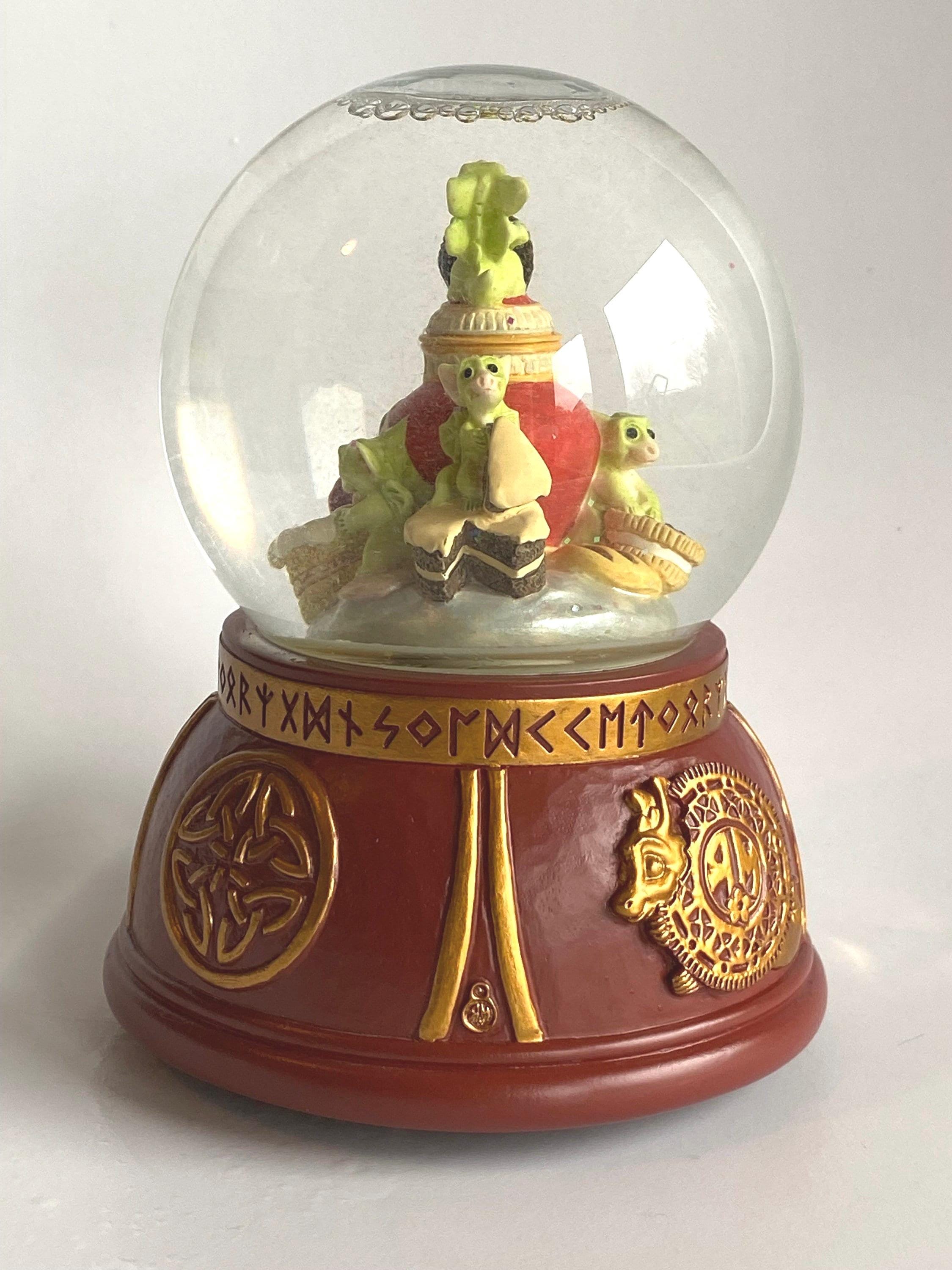 Classic Snow Globe - 90mm Decorative Winter Wonderland Ornament With Shimmering Snow