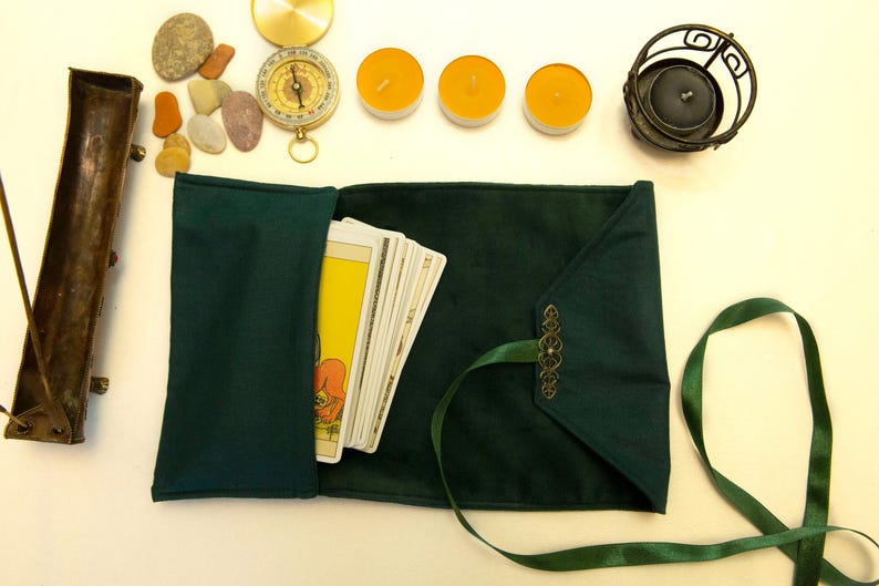 Tarot card wrap, Green Tarot bag, Tarot card holder, Velvet Tarot desk pouch, Case, Box, Gift for Witches, Oracle, Tarot Card Protector