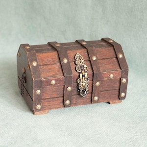 Vintage Holz Altar Box mit Schublade, Vintage Piraten kleine Schatztruhe, geschnitzte Schmuckschatulle, Witchy Wohnkultur, Andenken Geschenk, Rustikal