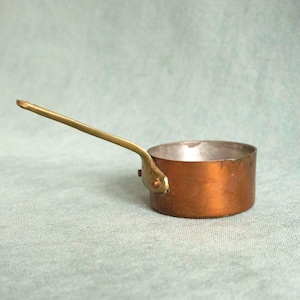 Caldero ritual de cobre antiguo con asa de latón / Cuenco para ofrendas de brujería / Quemador de incienso / Decoración de altar / Regalo de brujería