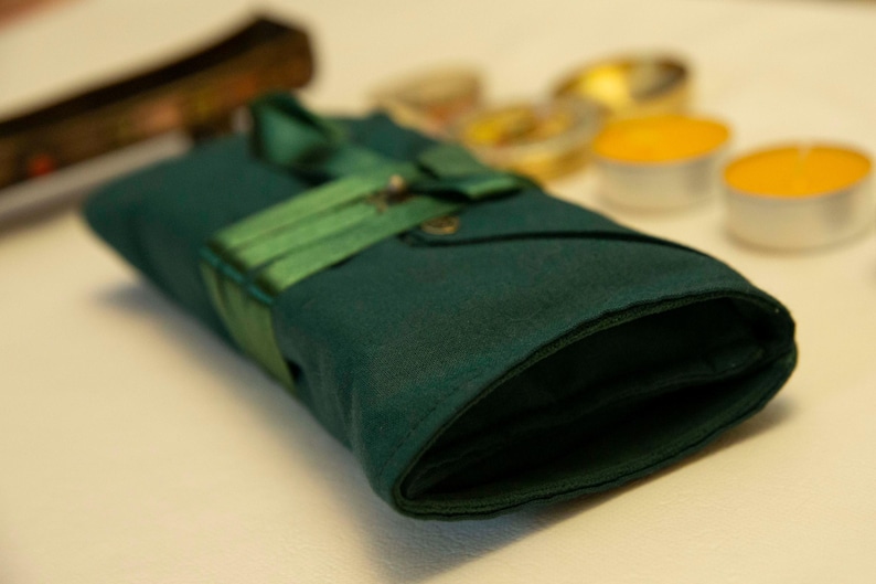 Tarot card wrap, Green Tarot bag, Tarot card holder, Velvet Tarot desk pouch, Case, Box, Gift for Witches, Oracle, Tarot Card Protector
