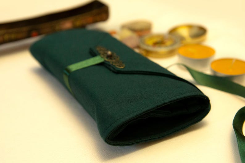 Tarot card wrap, Green Tarot bag, Tarot card holder, Velvet Tarot desk pouch, Case, Box, Gift for Witches, Oracle, Tarot Card Protector