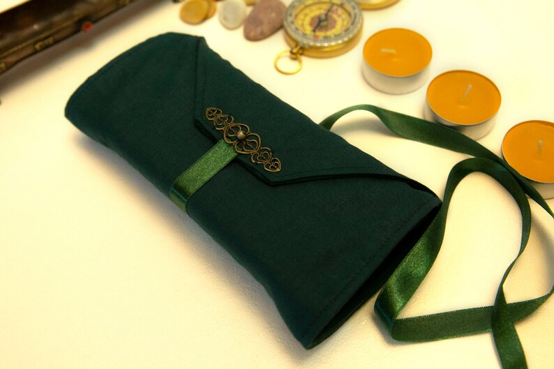 Tarot card wrap, Green Tarot bag, Tarot card holder, Velvet Tarot desk pouch, Case, Box, Gift for Witches, Oracle, Tarot Card Protector