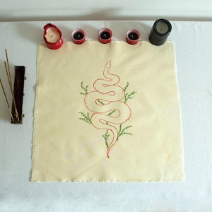 Pano para cartas de tarô de altar, pano para adivinhação com cobra vermelha, decoração de altar ritual pintada à mão, presente de bruxaria, suprimentos ocultos, bruxaria