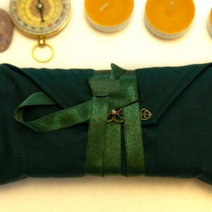 Tarot card wrap, Green Tarot bag, Tarot card holder, Velvet Tarot desk pouch, Case, Box, Gift for Witches, Oracle, Tarot Card Protector