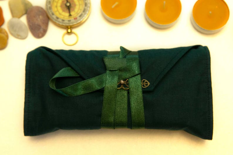 Tarot card wrap, Green Tarot bag, Tarot card holder, Velvet Tarot desk pouch, Case, Box, Gift for Witches, Oracle, Tarot Card Protector