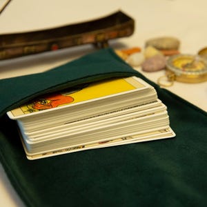 Tarot card wrap, Green Tarot bag, Tarot card holder, Velvet Tarot desk pouch, Case, Box, Gift for Witches, Oracle, Tarot Card Protector