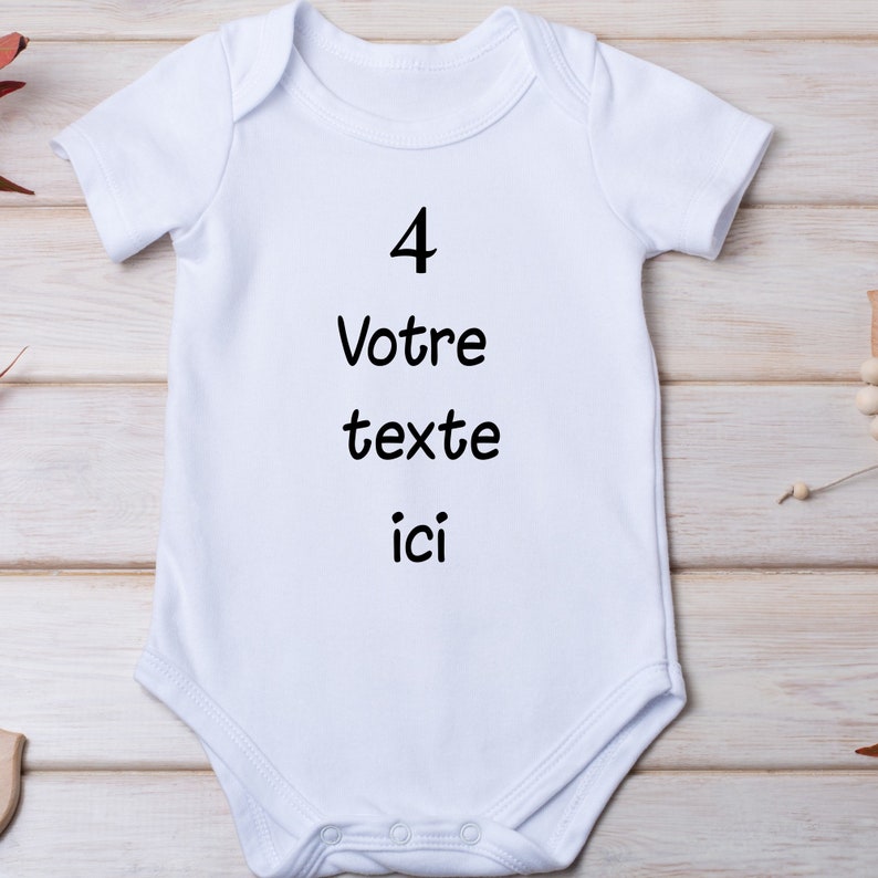 Body bébé personnalisé avec votre texte, petites images au choix. Police 4