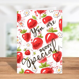 Biglietto d'auguri digitale con download istantaneo con fragole colorate e frase: sei una bacca speciale!