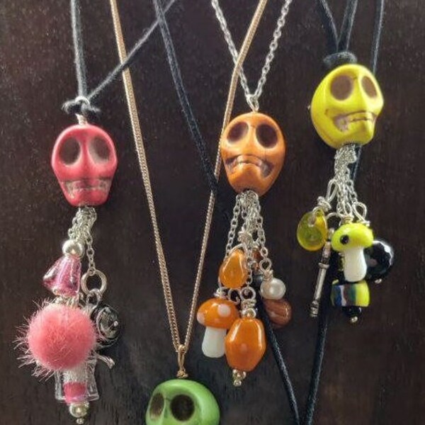 Pendentif Crâne, tête de mort différentes couleurs