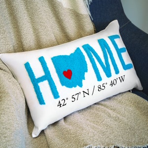 Gepersonaliseerde housewarmingcadeau punchnaald geborduurd sierkussen, custom nieuw huis paar cadeau, verhuiscadeau, lange afstand liefdescadeau