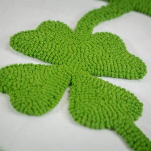 Cuscino Punch Needle Shamrock, cuscino decorativo ricamato per il giorno di San Patrizio immagine 5