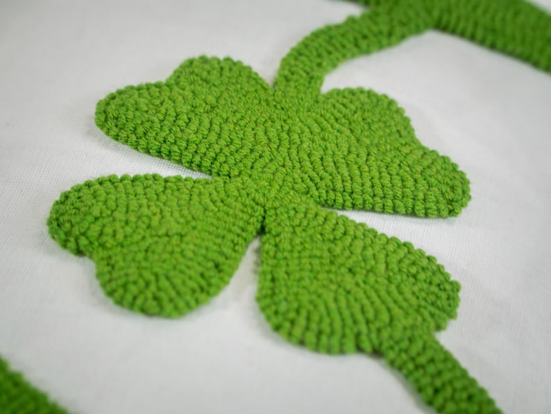 Cuscino Punch Needle Shamrock, cuscino decorativo ricamato per il giorno di San Patrizio immagine 5