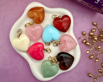 Colgante de corazón CLAUDIE para collares: colgante de corazón colorido para enganchar a tus collares.