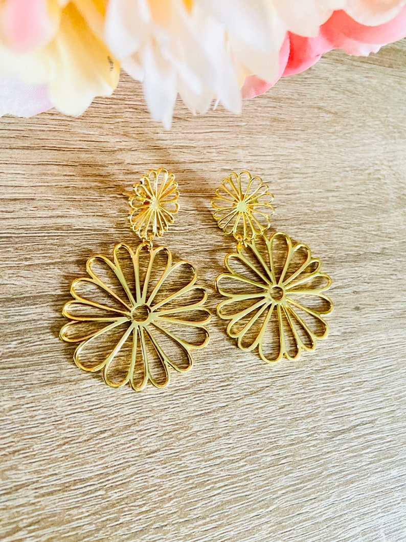 EMILIE dangling earrings with Sézane-inspired openwork stud earrings and flower pendant, handcrafted image 4