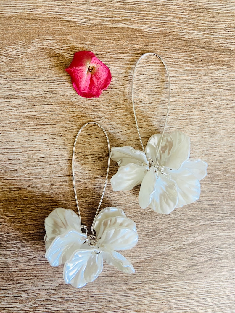 Dangling EVA sleeper earrings in stainless steel with handmade Sézane-inspired petals image 8