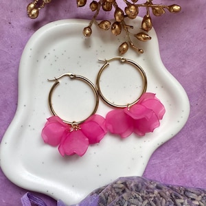 CAMILLE 30 mm hoop earrings with colorful flower petals | Handmade | Sézane style stainless steel hoops