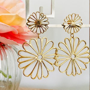 EMILIE dangling earrings with Sézane-inspired openwork stud earrings and flower pendant, handcrafted image 1