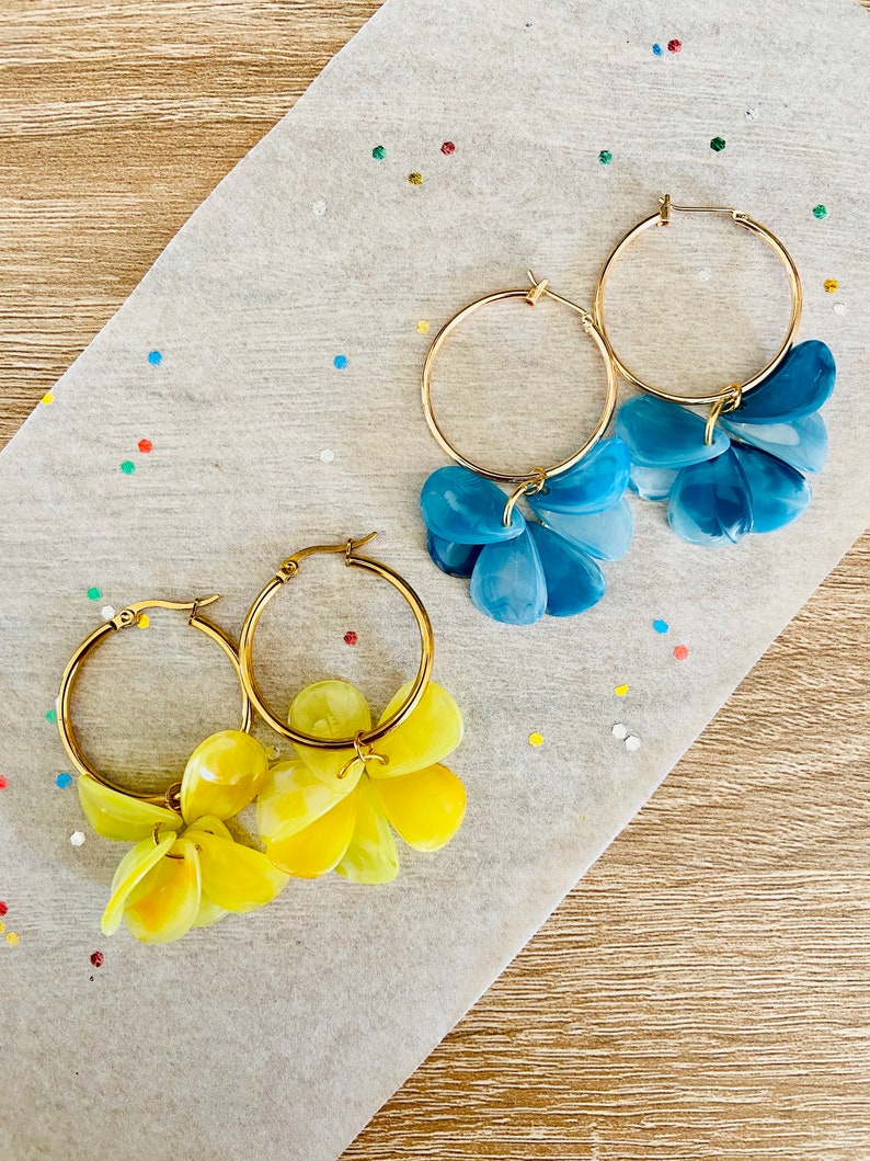 FANNY hoop earrings with smooth flower petals in marbled effect acrylic, Sezane-inspired, handcrafted image 7