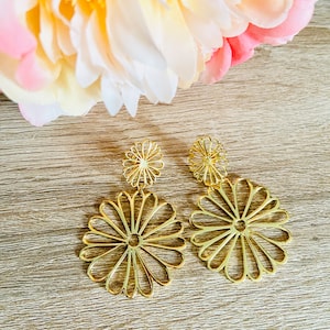 EMILIE dangling earrings with Sézane-inspired openwork stud earrings and flower pendant, handcrafted image 3