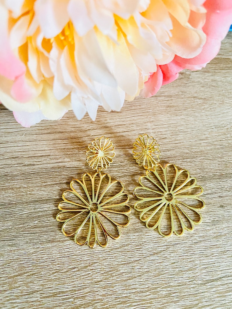 EMILIE dangling earrings with Sézane-inspired openwork stud earrings and flower pendant, handcrafted image 3