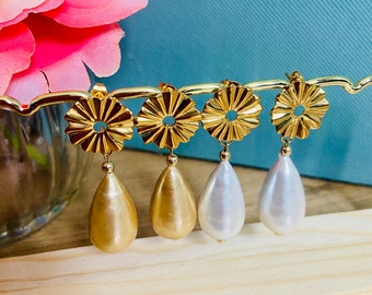 Handmade DEBORAH drop earrings with shiny papier-mâché pendant and beautiful stainless steel floral stud earrings